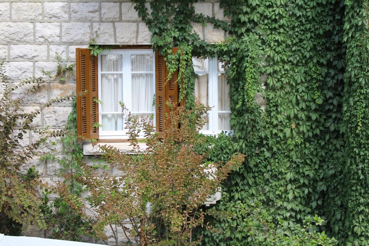 Colibri Hotel Brummana Exterior foto